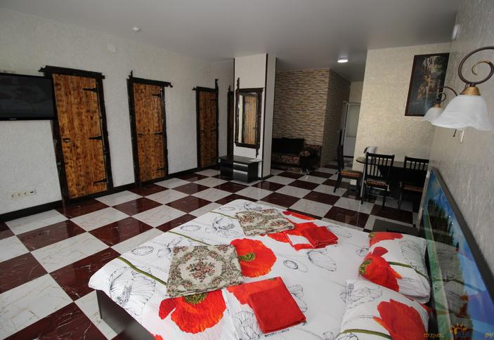 Трехместный