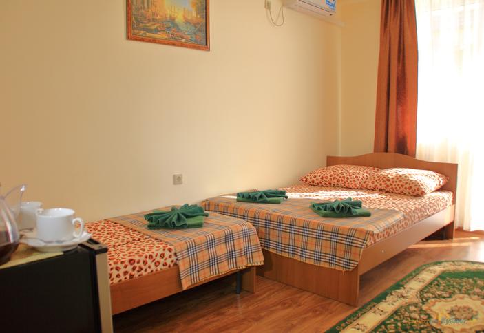 Трехместный с лоджией на 1 этаже