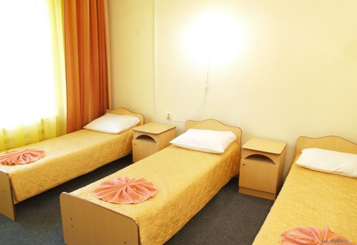 Трехместный