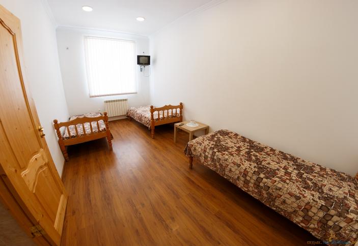 Трехместный