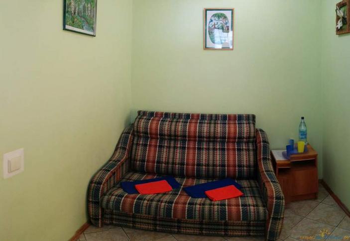 Двухместный с двуспальным диваном