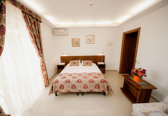 Tristar Hotel (Тристар Отель)