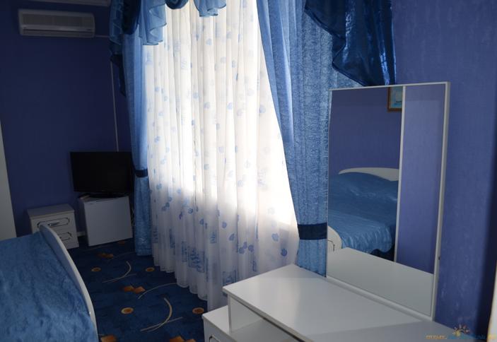 Синий двухместный номер с удобствами