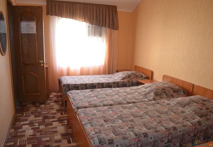 Трехместный номер с раздельными кроватями второй корпус