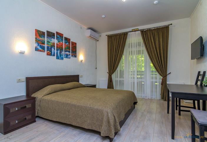 Делюкс. Отель Каштан, Даховская