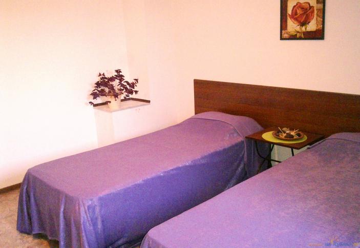 Трехместный