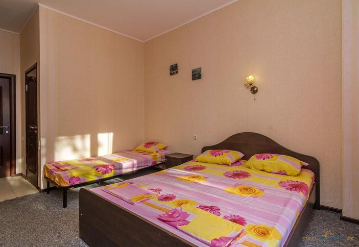 Трехместный стандарт. Гостиница АдмиралЪ, г. Геленджик, пос. Архипо-Осиповка