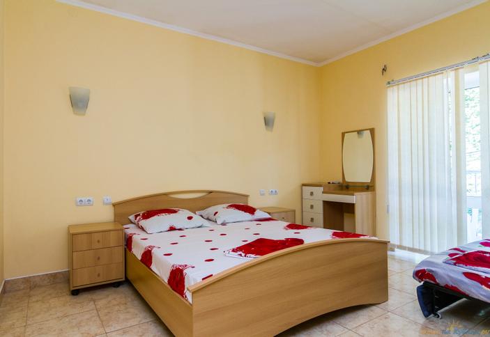 Комфорт трехместный. Гостевой дом Берег солнца, Новомихайловский