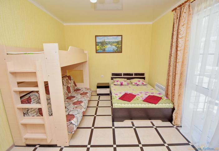 Пятиместный с балконом. Мини-гостиница Абрикос, г. Геленджик, п. Кабардинка