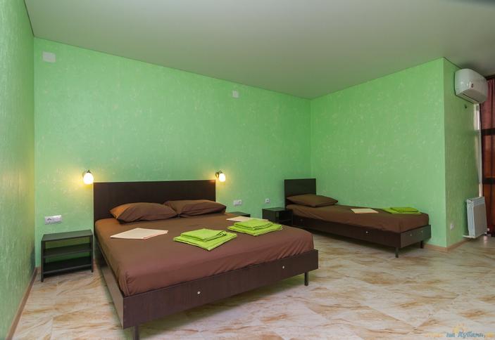 Улучшенный трехместный. Гостевой дом Легенда, г. Геленджик, с. Дивноморское