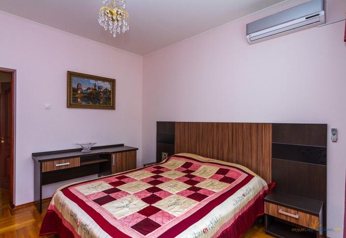 Трехкомнатный с гостиной и кухней. Гостевой дом на Новороссийской, Геленджик, Кабардинка