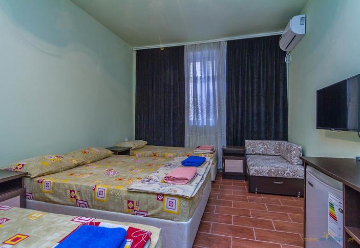 Стандарт пятиместный без балкона. Гостиница Дельфин, г. Анапа, п. Витязево
