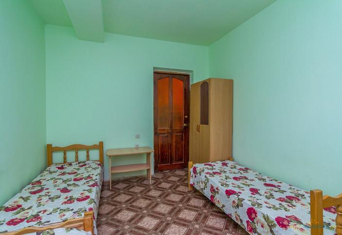 Эконом четырехместный, цоколь. Гостиница Дельфин, г. Анапа, п. Витязево