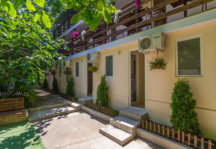 Семейный дворик