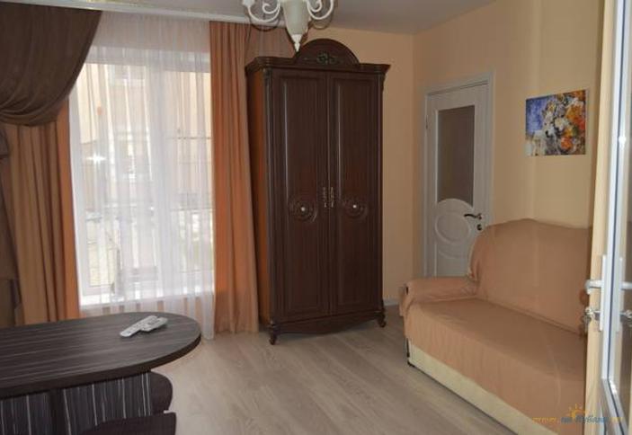 Люкс двухкомнатный с кухней на 2-4 человека. В гостях у Анжелы