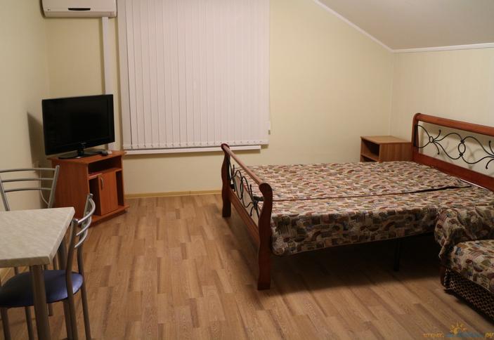 Семейный трехместный кухней