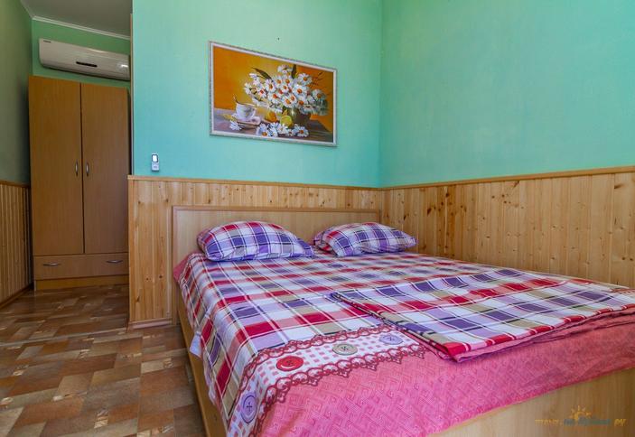 Однокомнатный двухместный стандарт. База отдыха Роза ветров, Ейский район, ст. Должанская, коса Долгая
