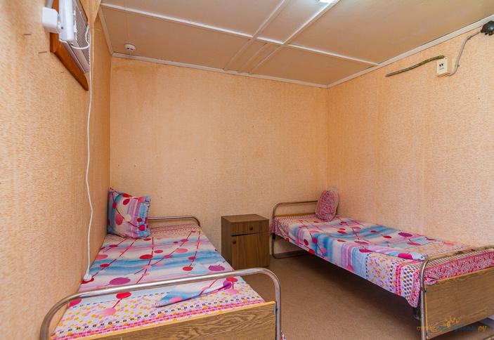 Домик четырехместный с верандой без удобств. База отдыха Бриз, Ейск, Должанская