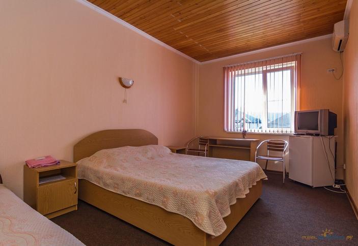 Трехместный полулюкс. Гостевой дом София, г. Геленджик, с. Архипо-Осиповка