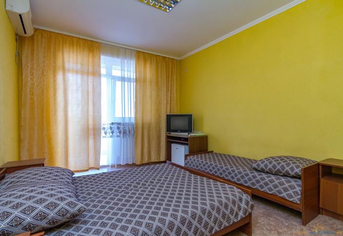 Трехместный стандарт. Гостевой дом Миколина усадьба, Анапа, Витязево