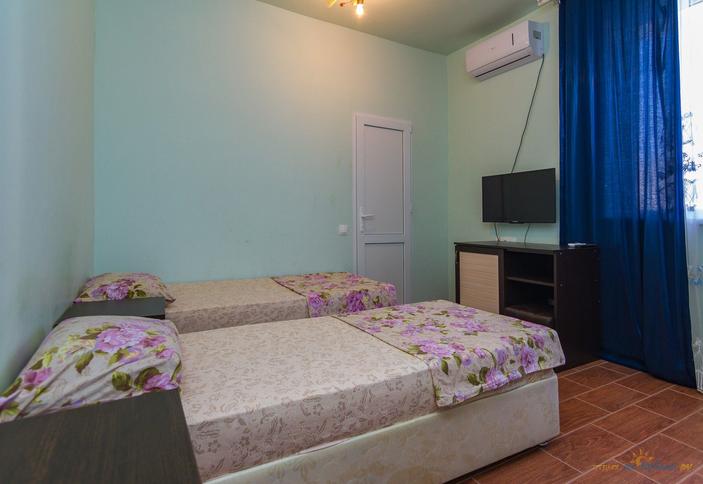 Стандарт трехместный без балкона. Гостиница Дельфин, Анапа, Витязево