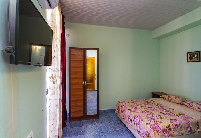 Стандарт трехместный с балконом. Гостиница Дельфин, Анапа, Витязево