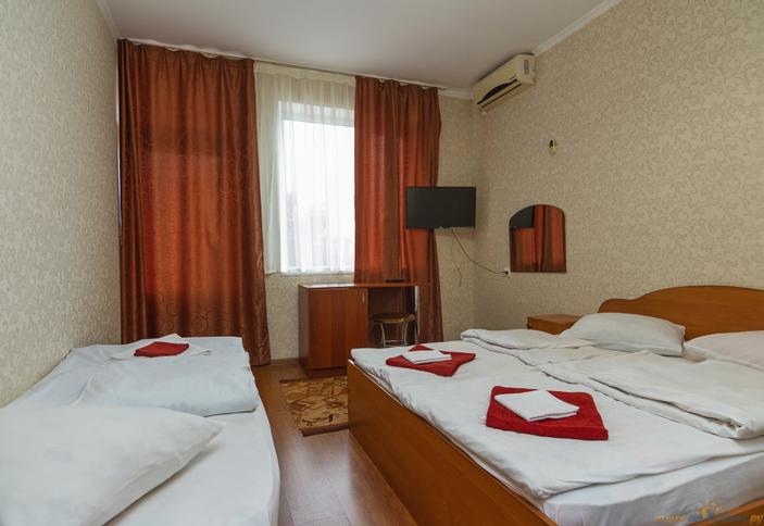 Комфорт трехместный. Гостиница Пурпурный замок, Сочи, Адлер