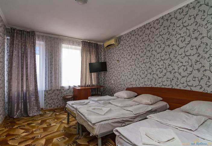 Комфорт четырехместный . Гостиница Пурпурный замок, Адлерский р-н г. Сочи