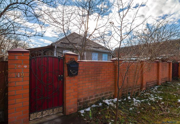 Частное домовладение На Колхозной, Мостовской