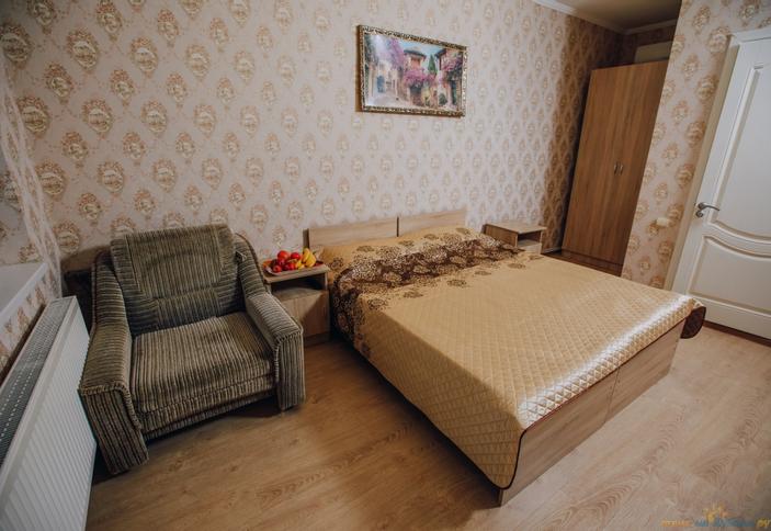 Трехместный