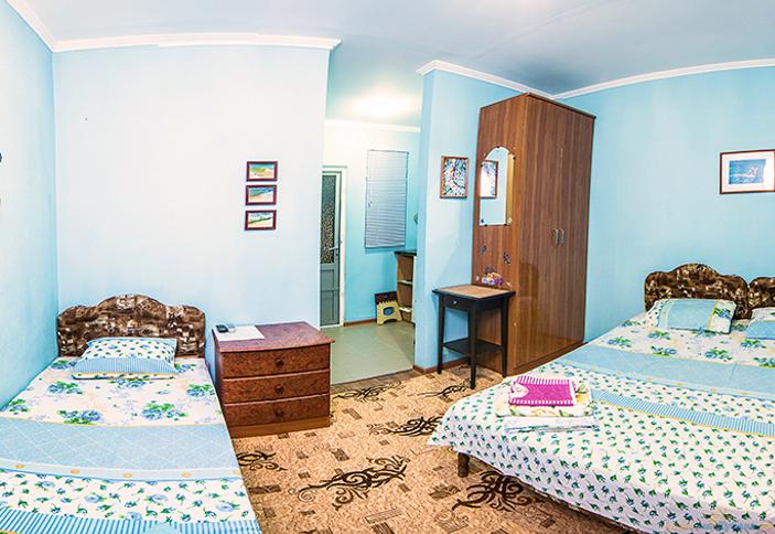 Трехместный 