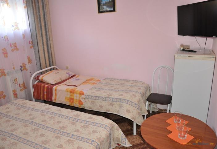 Трехместный (в цоколе)