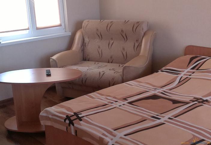 Трехместный