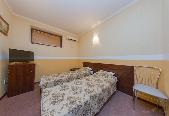 Двухместный полуцоколь. Гостевой дом L’ete, Сочи, Лазаревское