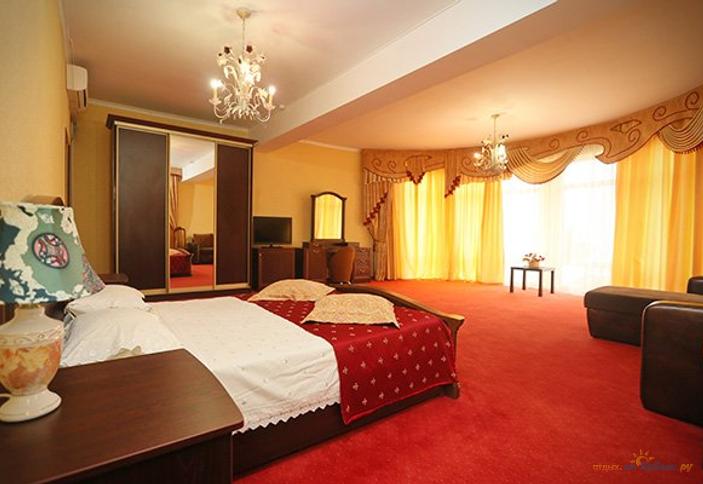 Двухкомнатный люкс, Гостиница 