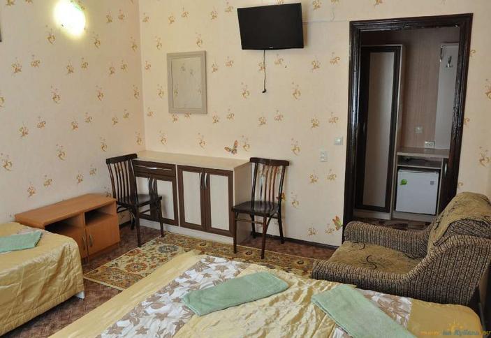 Трехместный