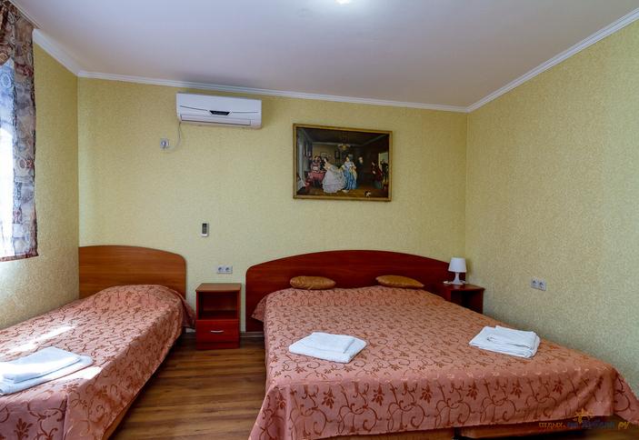 Четырехместный однокомнатный комфорт. Гостевой двор Усадьба, Сочи, Лоо