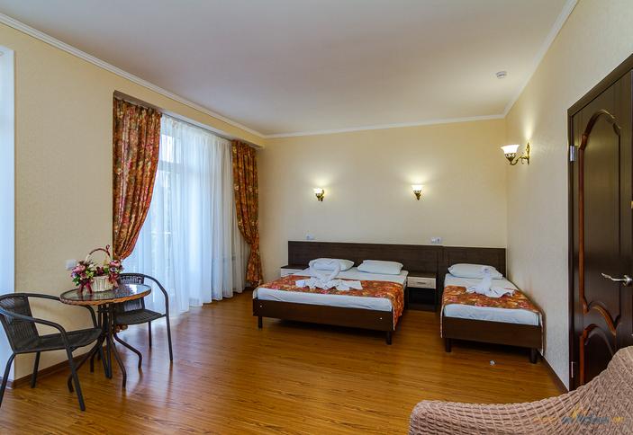 Двухкомнатный люкс с одним балконом. Отель Георгий, Анапа, Витязево