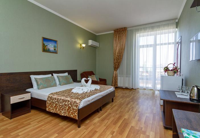 Двухкомнатный люкс с двумя балконами. Отель Георгий, Анапа, Витязево