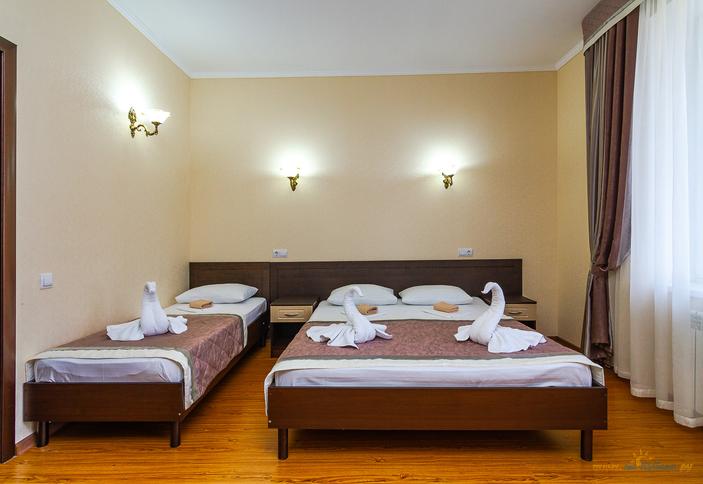 Студия без балкона с видом на бассейн. Отель Георгий, Анапа, Витязево