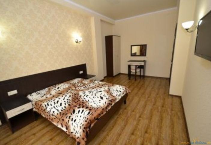 Люкс двухкомнатный. Гостевой дом Золотое руно, г. Анапа, п. Витязево