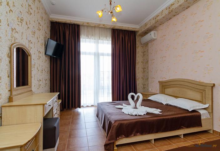Полулюкс трехместный с балконом. Отель Mega Lux (Мега Люкс), Анапа, Витязево
