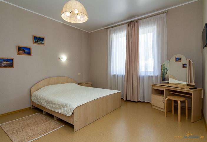 Стандарт четырехместный двухкомнатный. Гостевой дом Дом путешественника, Геленджик