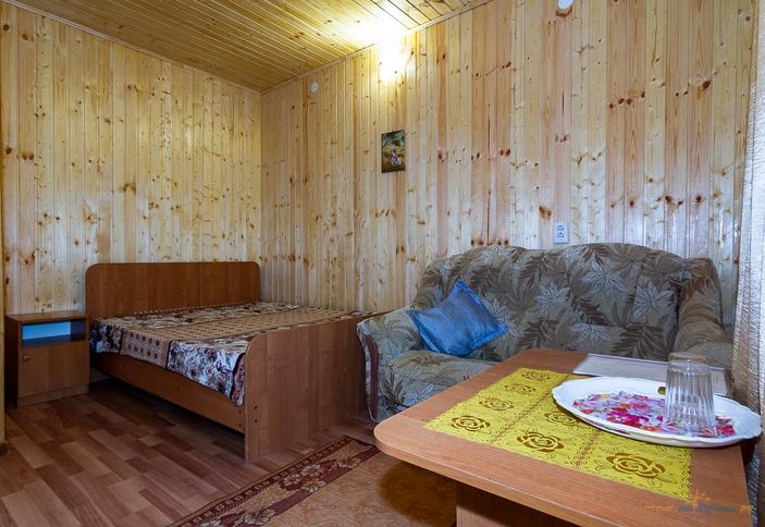 Стандарт трех-, четырехместный. База отдыха Аленка, г. Анапа, п. Джемете