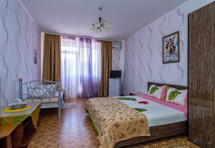 Трехместный эконом. Гостевой дом Азимут, Джубга