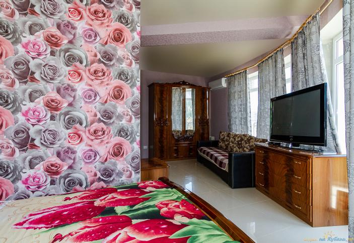 Четырехместный с большим угловым балконом. Гостевой дом Парижанка, Туапсе, Джубга