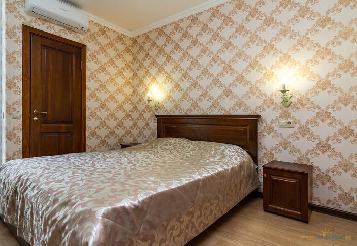 Двухместный полулюкс с видом на бассейн. Гостевой дом Юг, Туапсинский район, п. Небуг