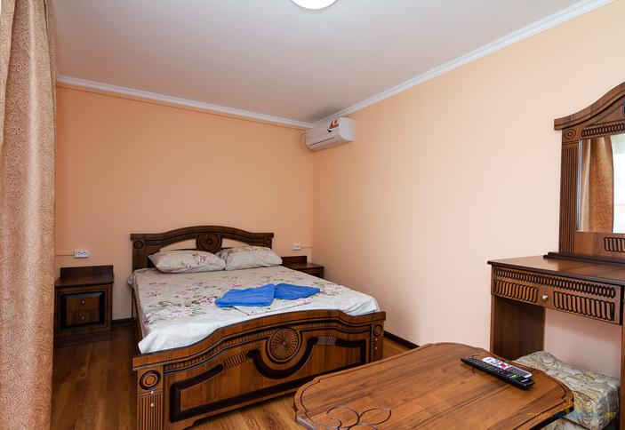 Двухместный с отдельным входом. Гостиница Мираж-Престиж, п. Лермонтово