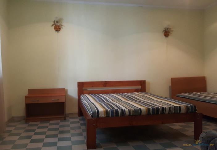 Дом трехместный