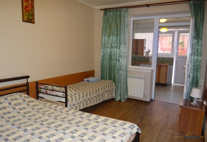 Семейный с кухней трехместный №10, 11